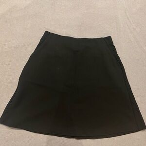 Uniqlo women’s black skirt sz M NWOT